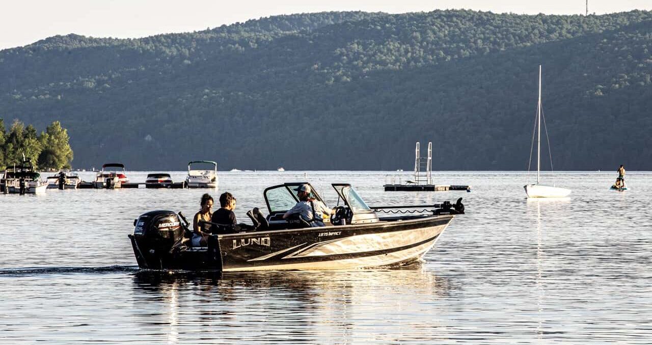 Bateau Lund sur le lac Massawippi